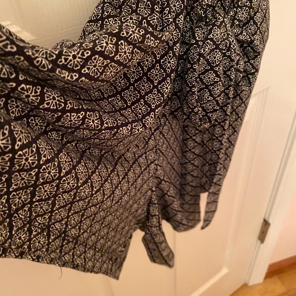 Old Navy Black and White Geometric Midi Dress - Picture 2 of 5